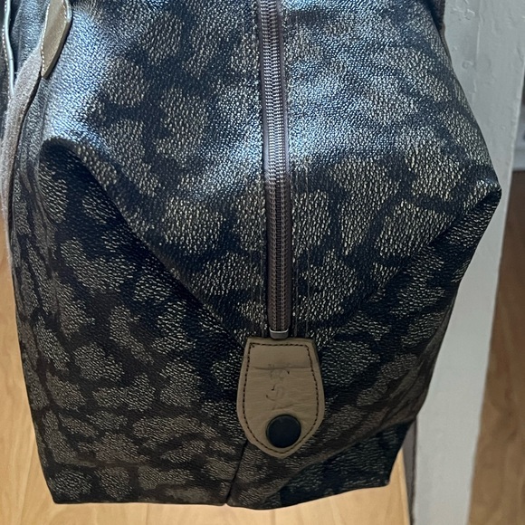 3piece Giraffe Print YSL Weekend Bag & Cross body๐ - Picture 8 of 16